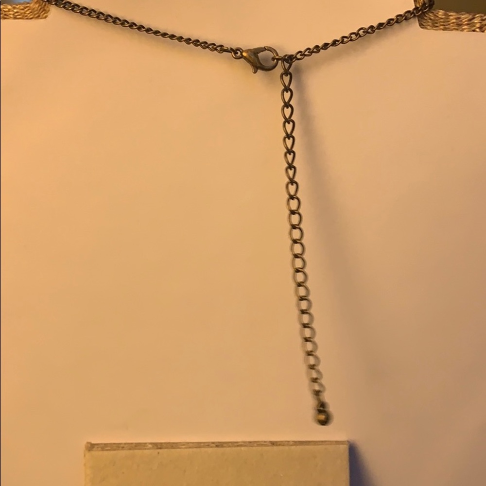 Decorated White Rabbit necklace - Picture 4 of 4